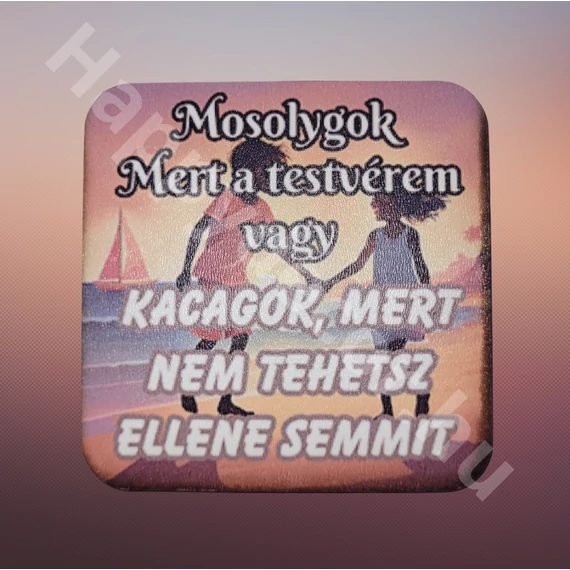 Hűtőmágnes tesó feliratos mintával
